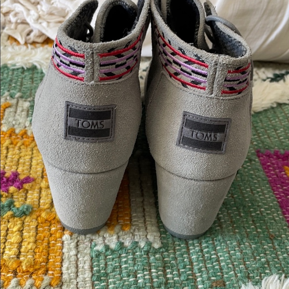 Toms boots !
